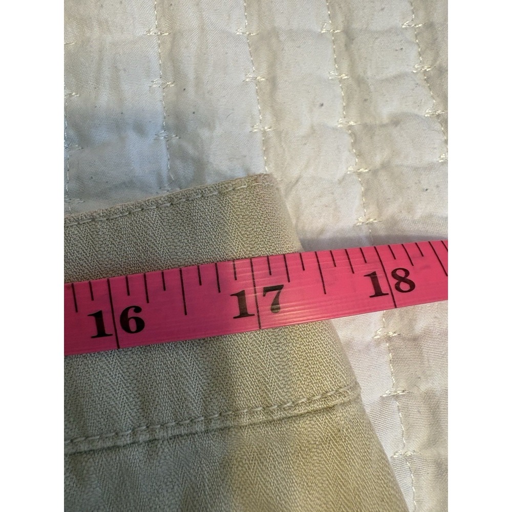 Old Navy Women's Y2K‎ Midrise Khaki Cargo Shorts, 10, 3.0 - Picture 5 of 8